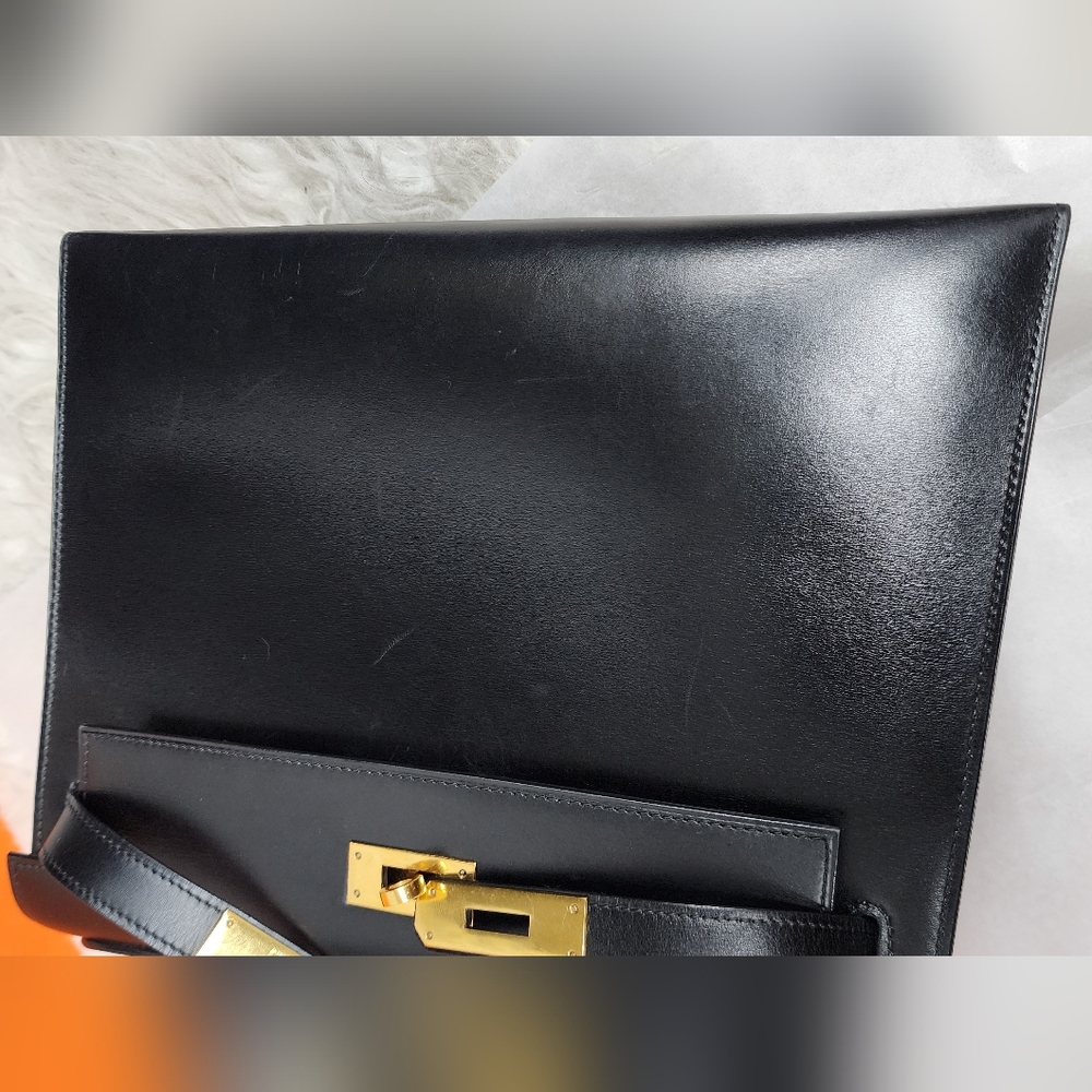 Hermès Kelly 28 in Black Box Leather with Gold Hardware - Picture 11 of 17